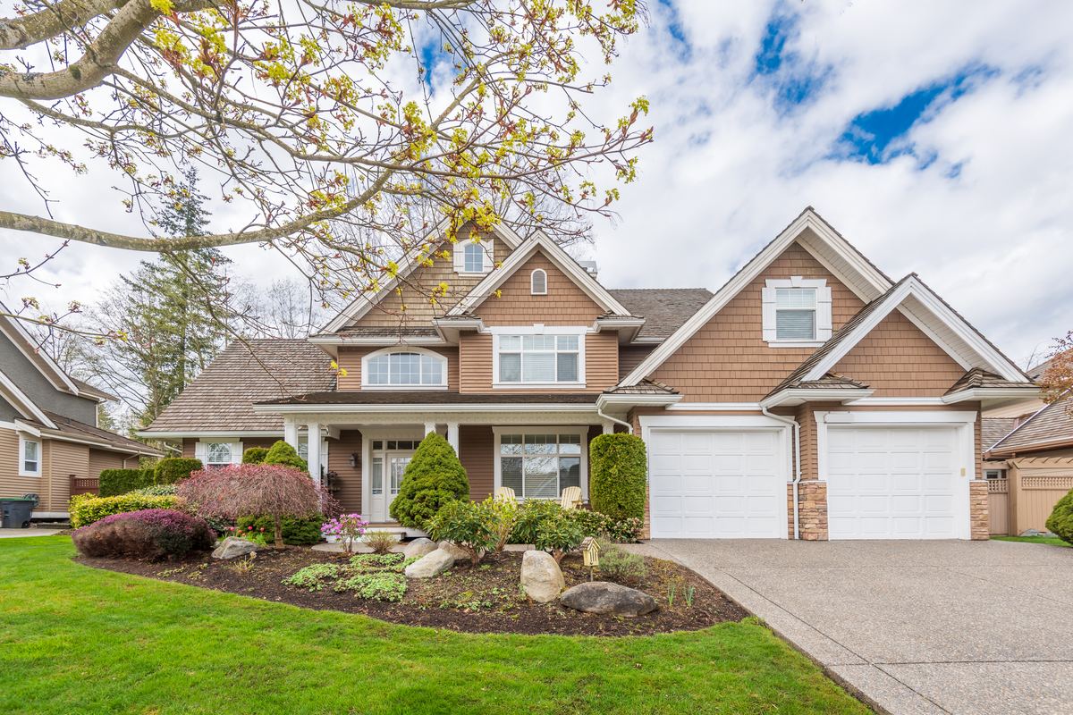 custom decks improve home enjoyment